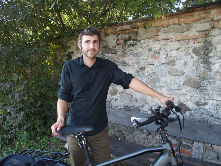 Grossansicht in neuem Fenster: Andreas Bucher mit seinem neuen E-Bike